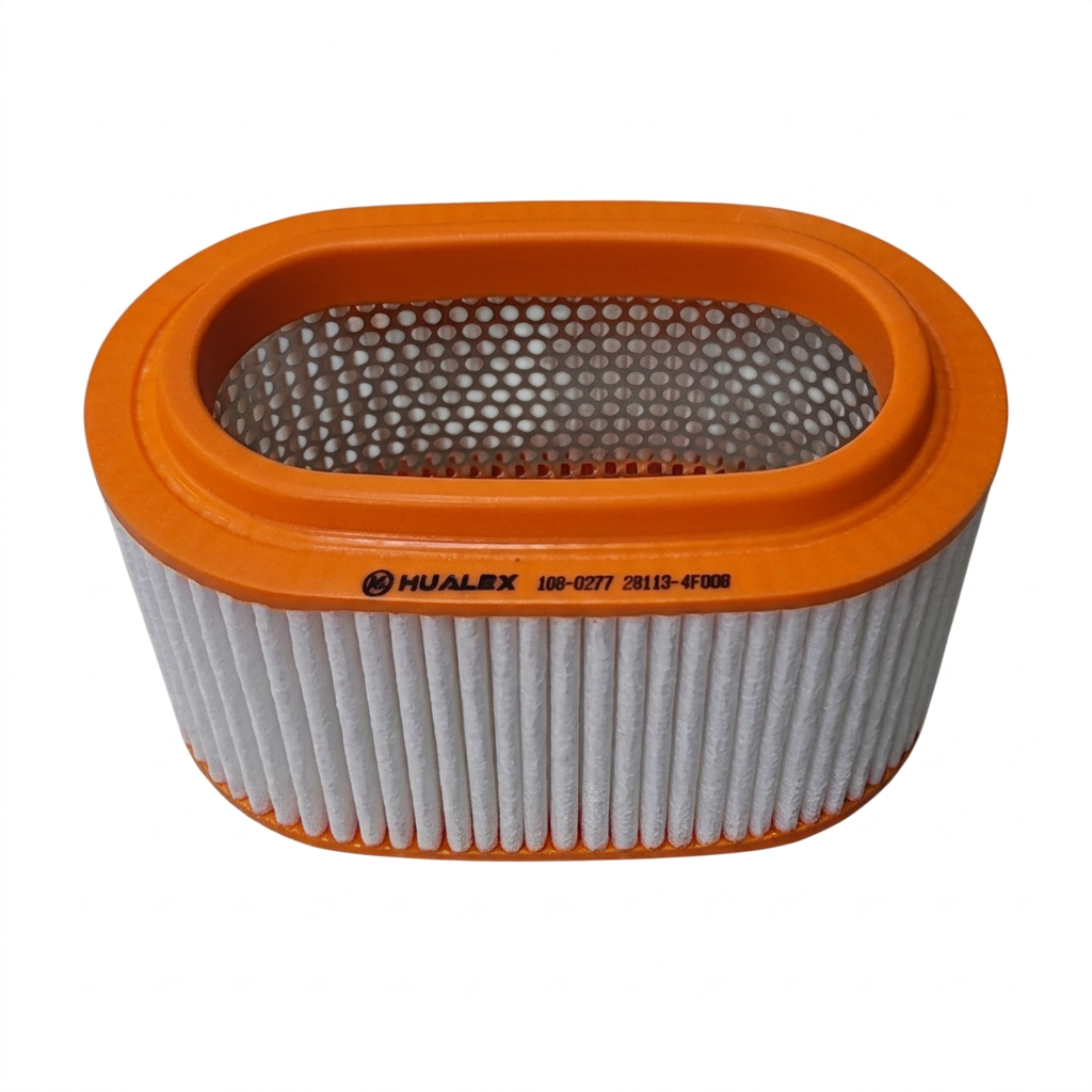Filtro de aire de motor Hyundai H100 OEM 28113-4F000 sobre fondo blanco