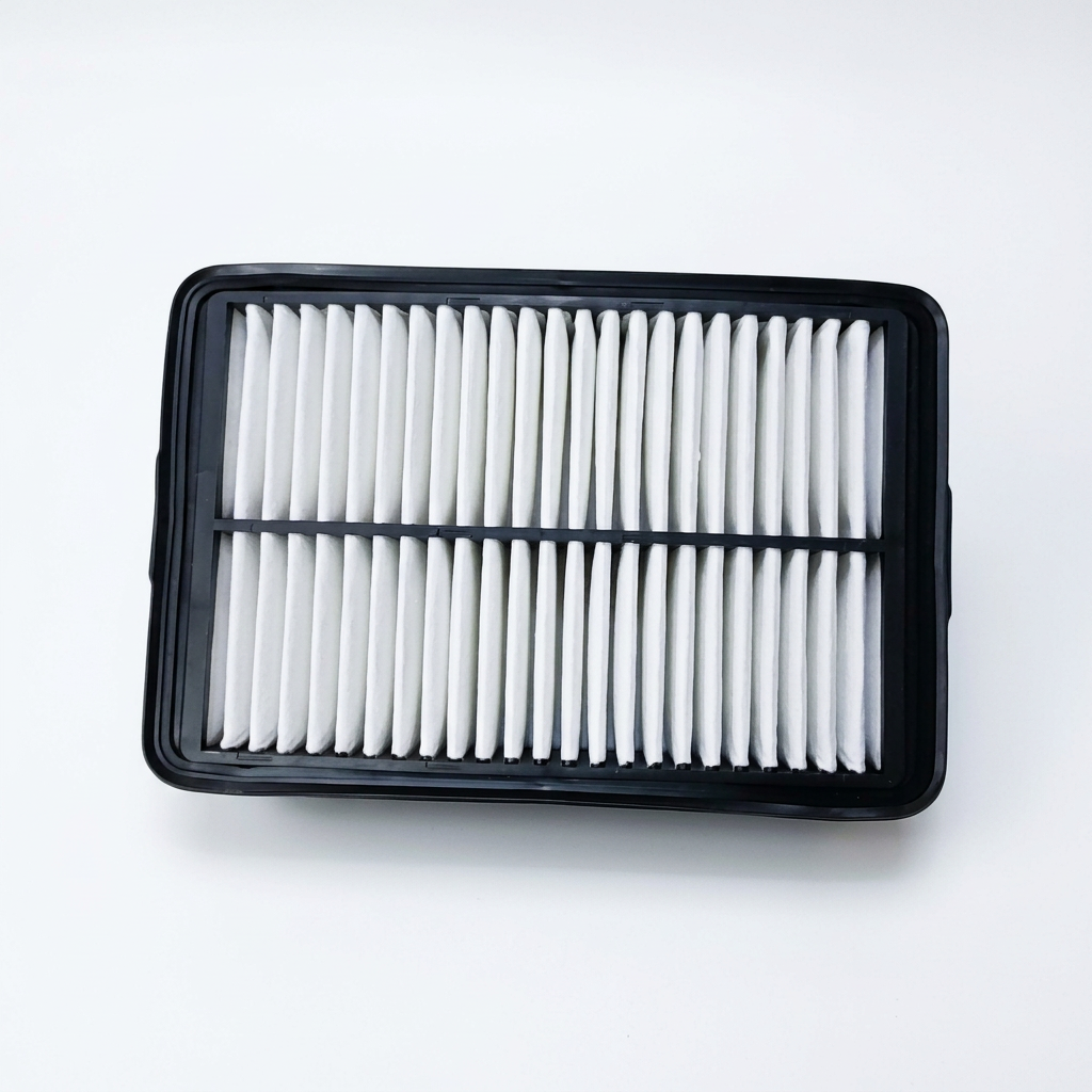 Filtro de aire de motor Hyundai Elantra OEM 28113-F2000 sobre fondo blanco